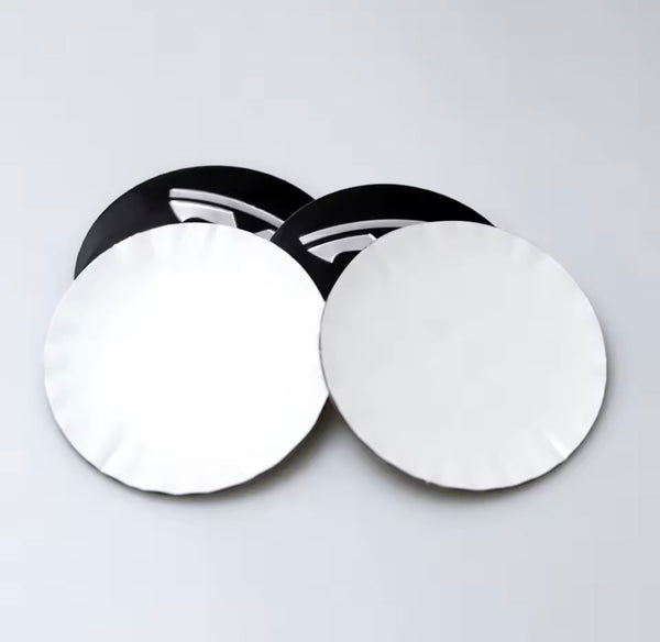 Middelste badges met Tesla-logo om op de velgen te plakken