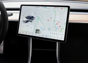 Tesla Model 3/Y -näytön kääntökiinnike – tuotekuva 2