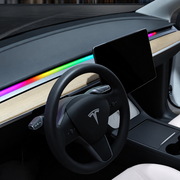 Tesla Model 3/Y – kojelaudan valonauha asennettuna
